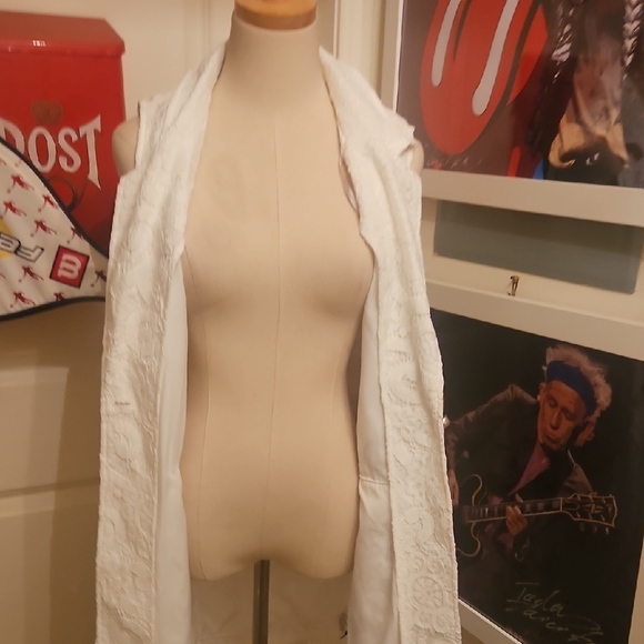 Nanette Lepore White Lace Sleeveless Blazer - Picture 10 of 11